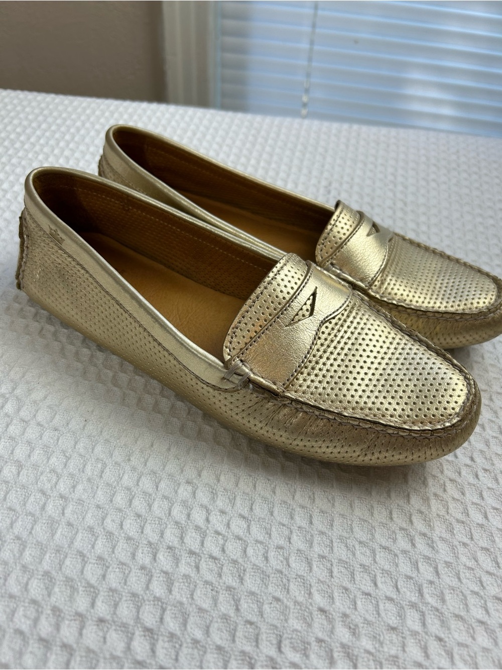 Peter Millar Womenโs 7M Gold Metallic Leather Penny Loafers Driving Shoes